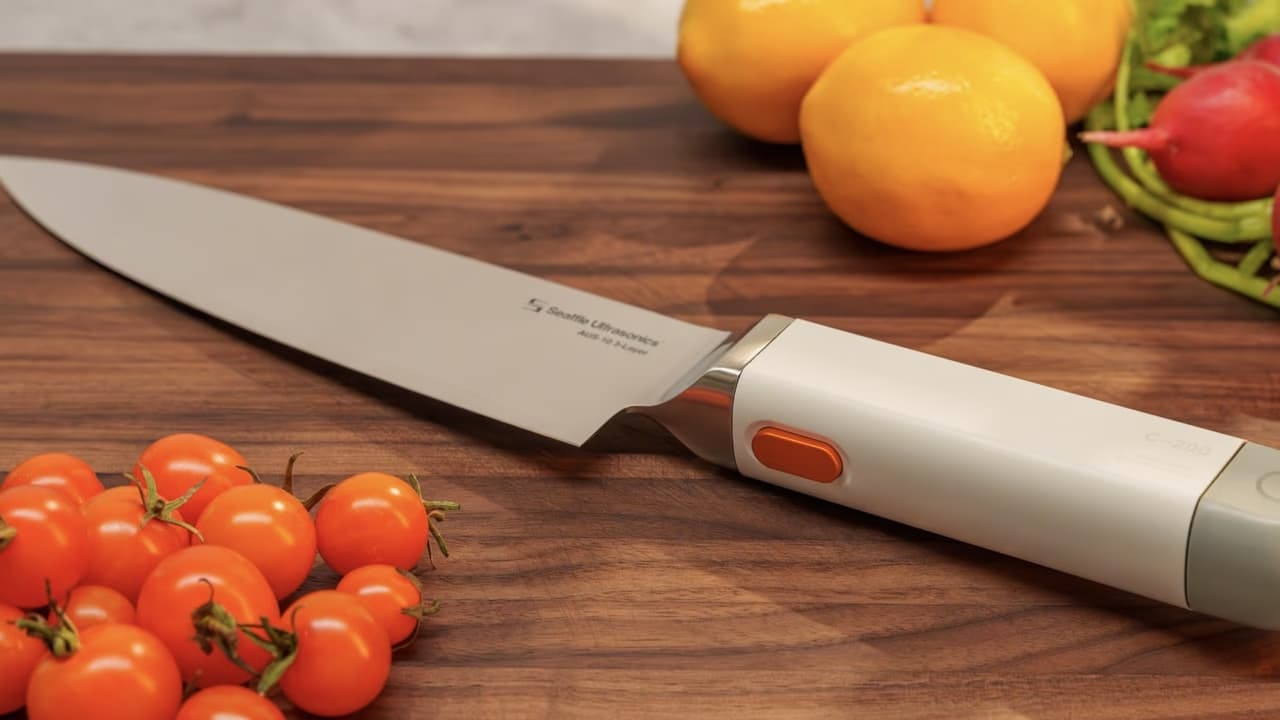 Plastic Becomes Butter. The C-200 Ultrasonic Cutter Rewrites the Laws of Physics at Your Fingertips.