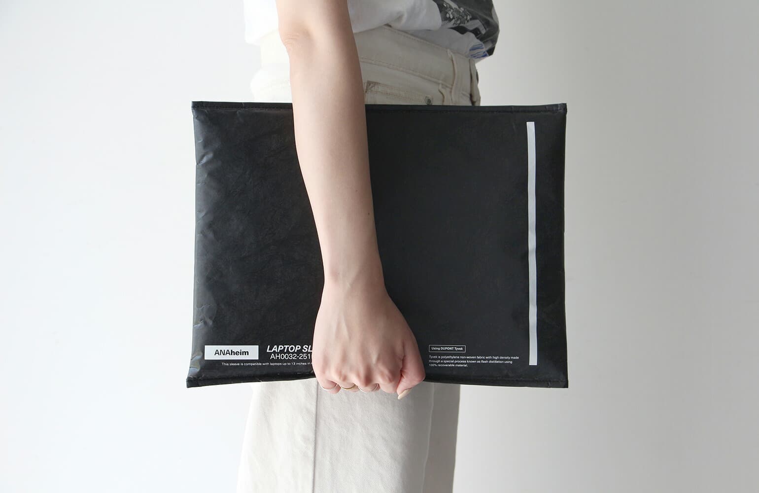 Just 40g? The Secret Behind the "ANAheim Laptop Sleeve" Laptop Case