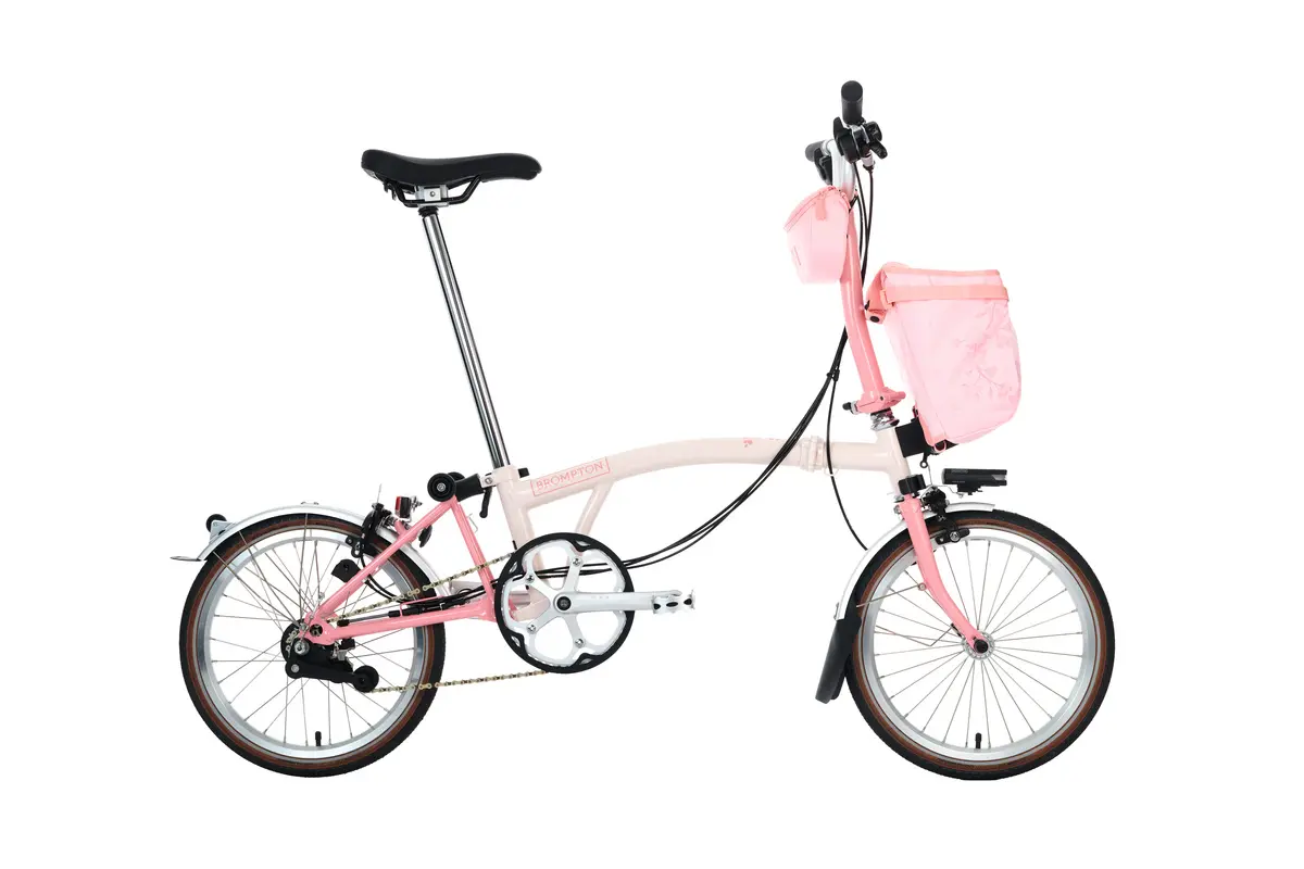 A magical iron block born in London. The "Brompton" transforms into a suitcase in 20 seconds.