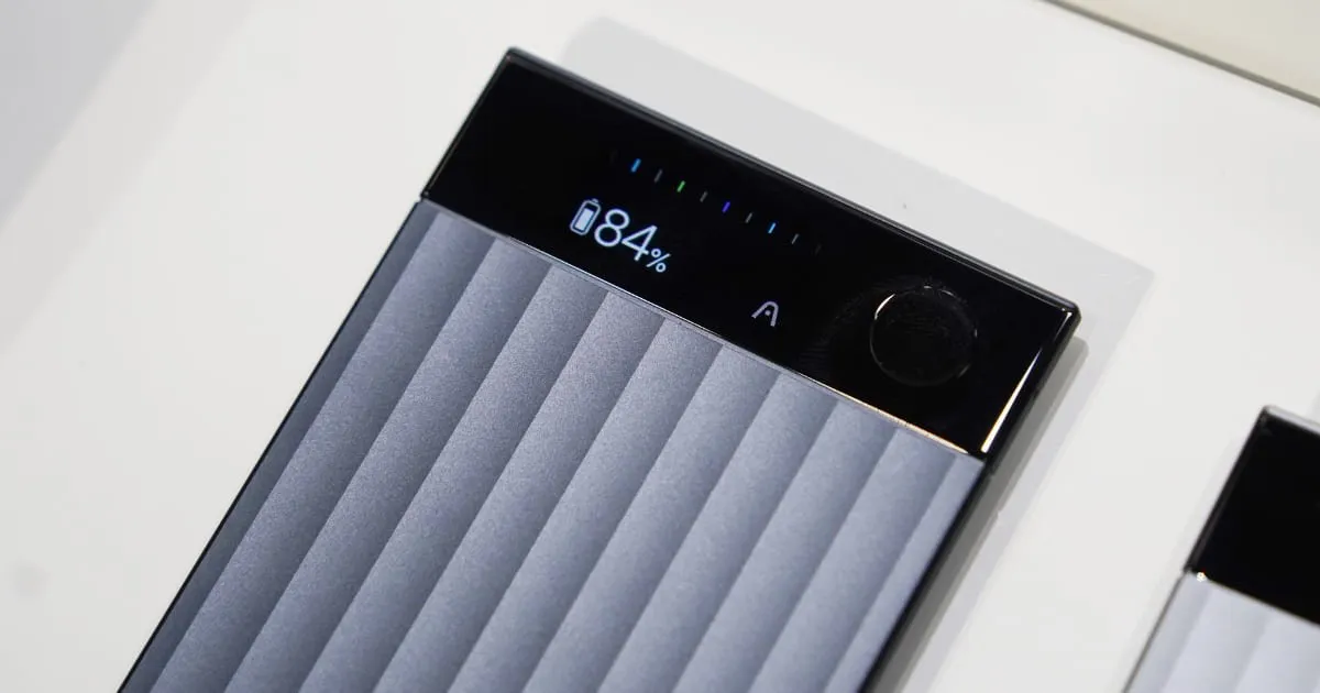 An "AI Secretary" That Sticks to the Back of Your iPhone: The "PLAUD NOTE" Fully Automates Call Recording and Meeting Minutes