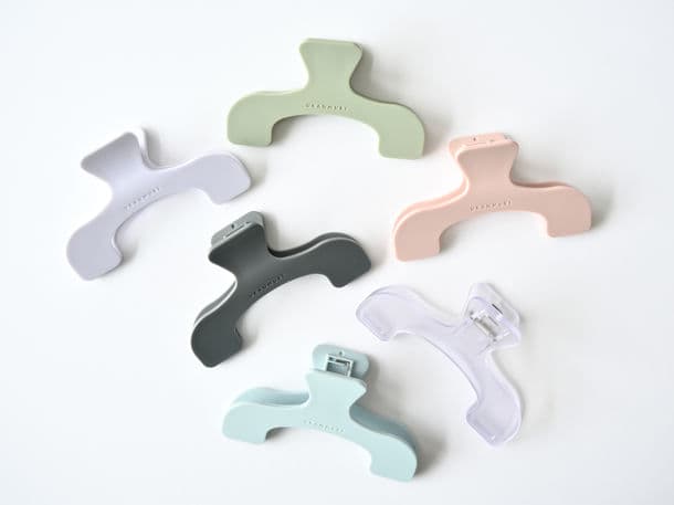A QOL Boost for All Humanity: The "Sunstar Stationery Ukanmuri Clip" Is a Genius Invention That Eliminates the Stress of Holding Books Open