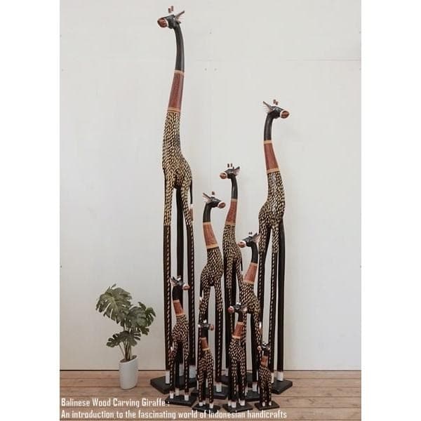 A Presence That Steals Your Gaze — The Giant Giraffe Sculpture